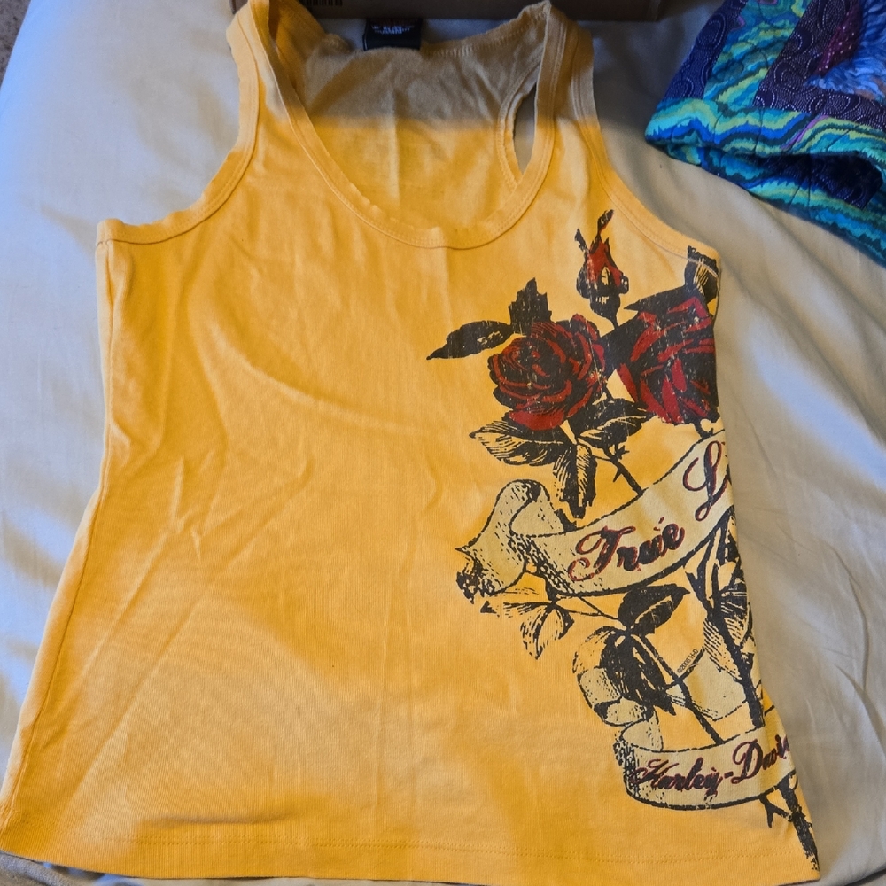 Harley-Davidson Golden Tank Top with Red Rose Design